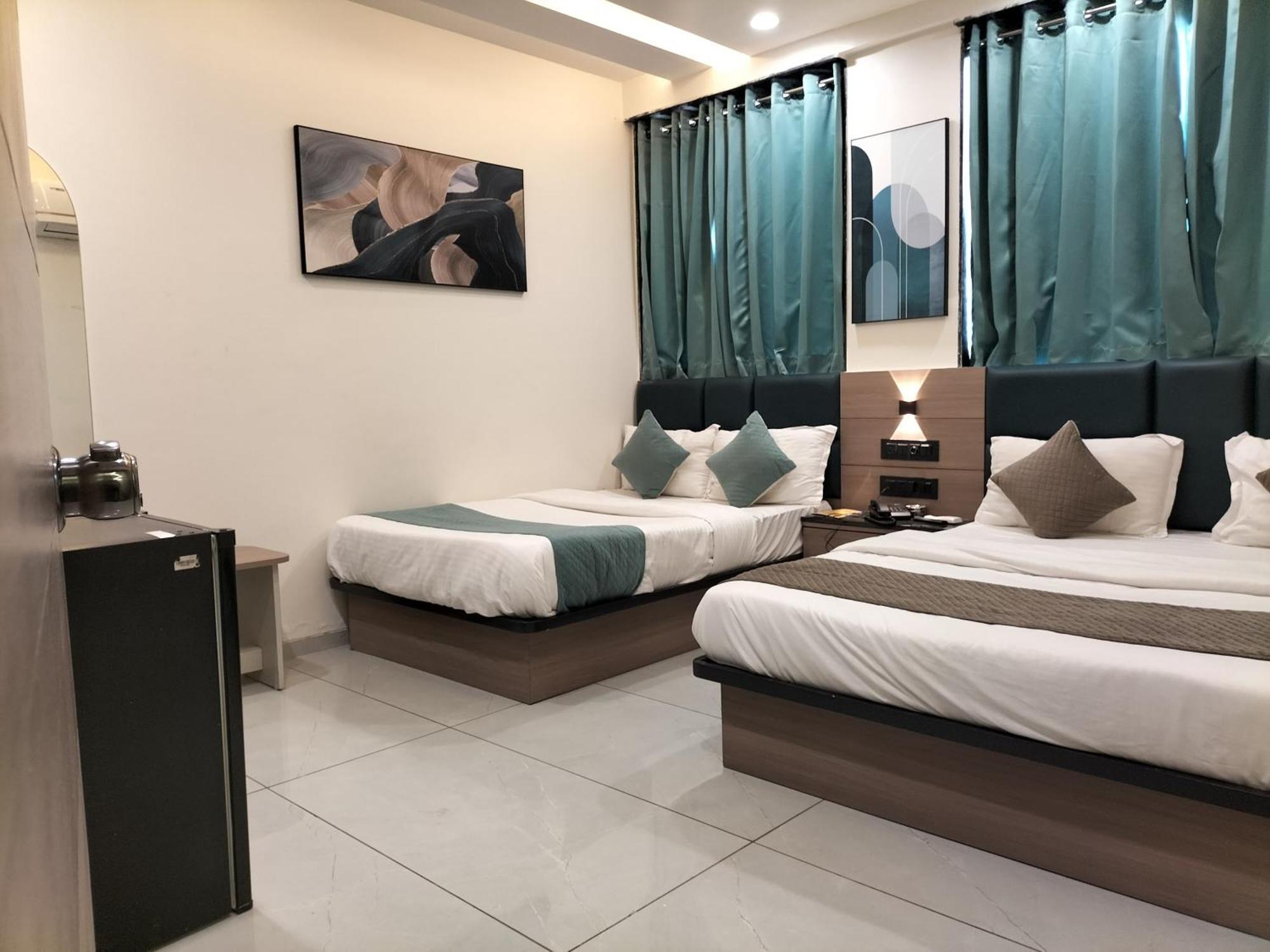 Hotel Paris Plaza Ahmedabad Luaran gambar