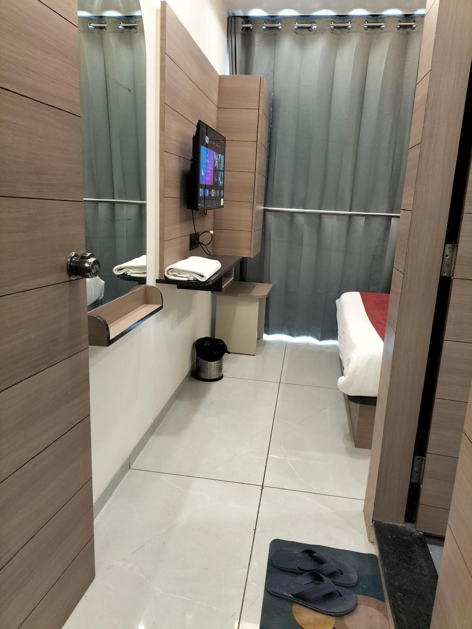 Hotel Paris Plaza Ahmedabad Luaran gambar