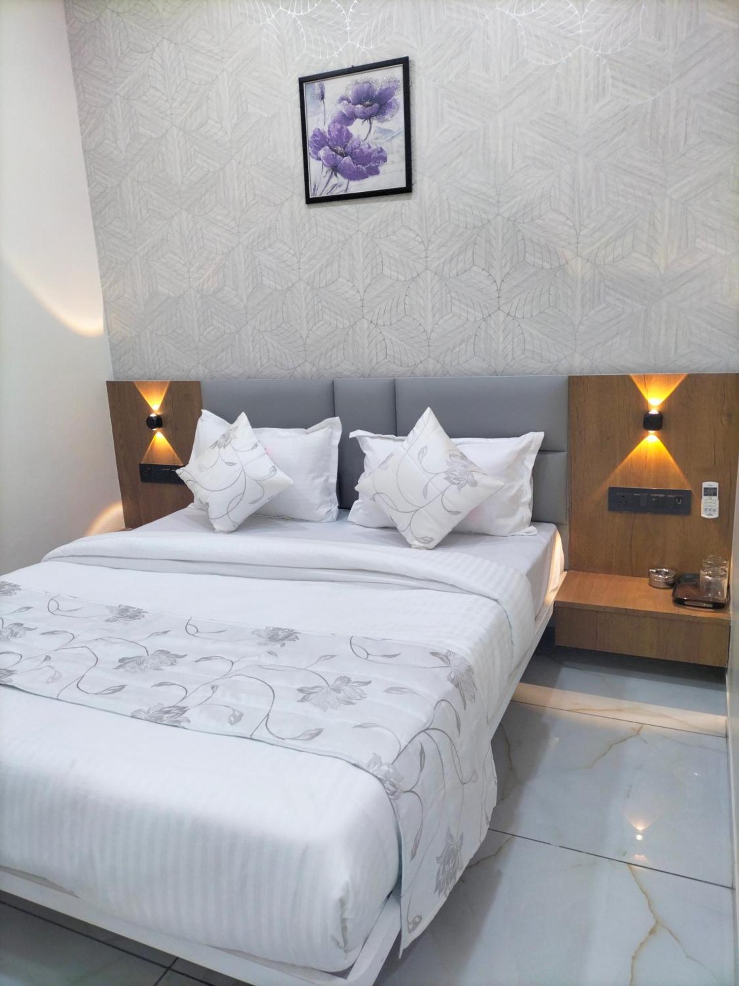 Hotel Paris Plaza Ahmedabad Luaran gambar