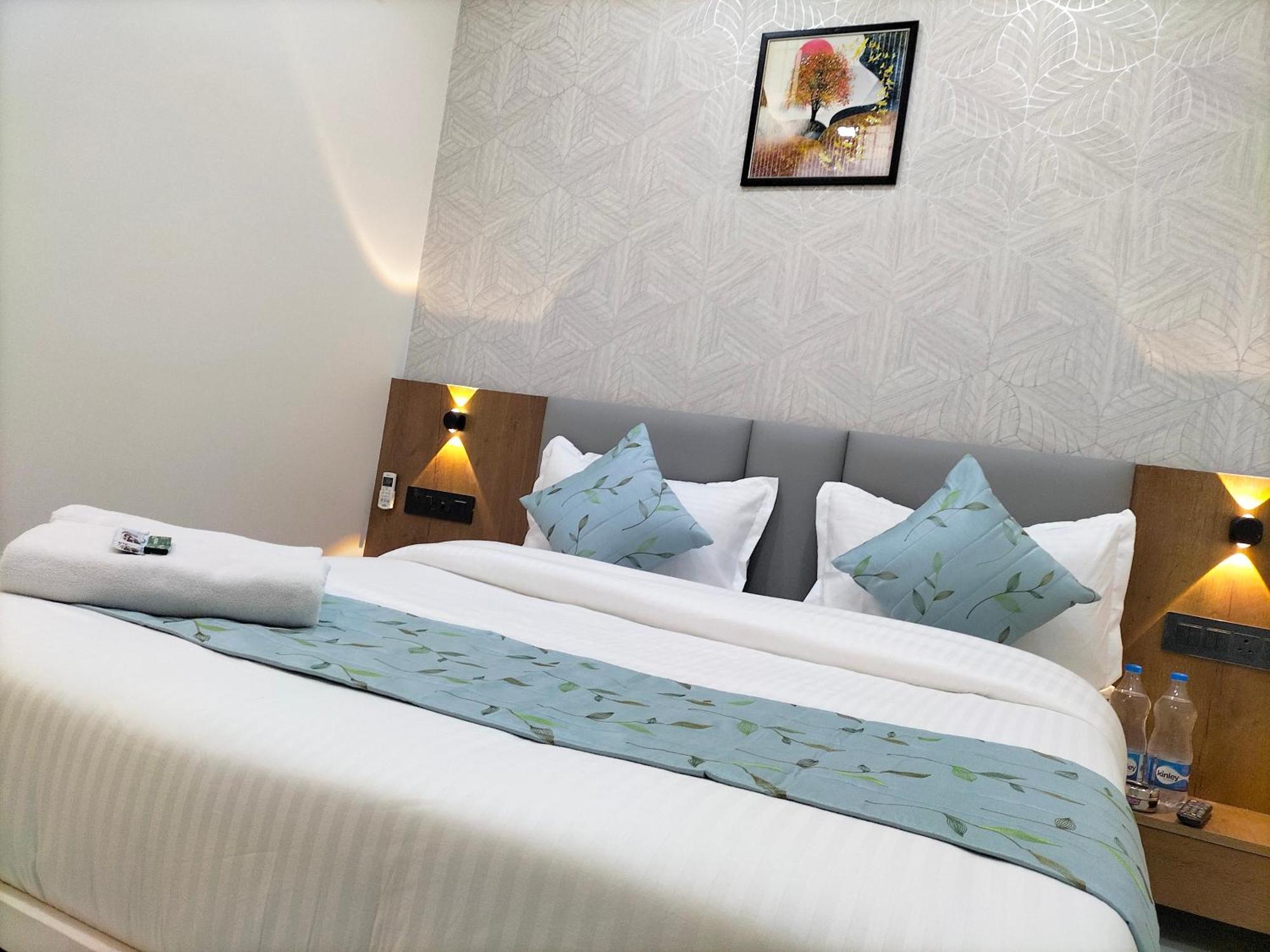 Hotel Paris Plaza Ahmedabad Luaran gambar