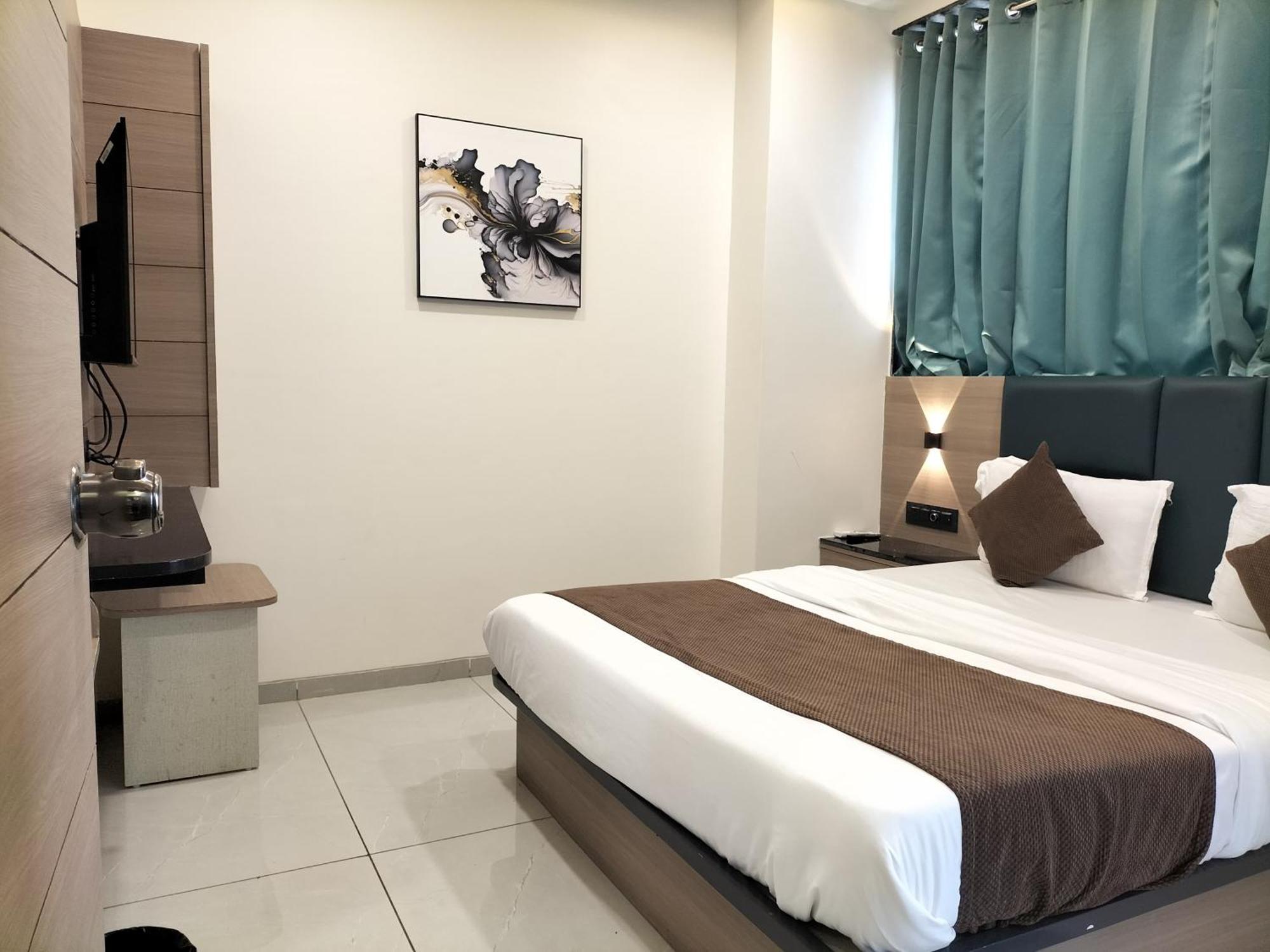 Hotel Paris Plaza Ahmedabad Luaran gambar