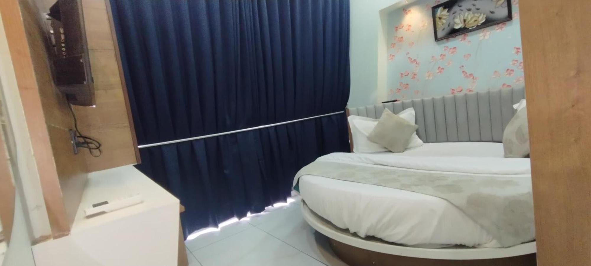 Hotel Paris Plaza Ahmedabad Luaran gambar