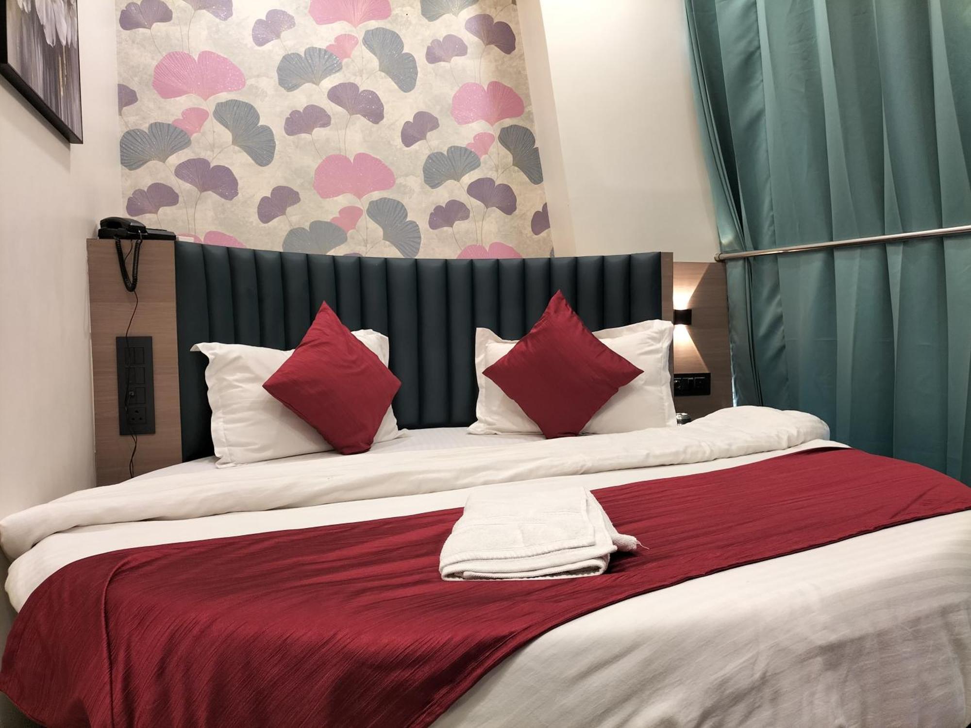 Hotel Paris Plaza Ahmedabad Luaran gambar